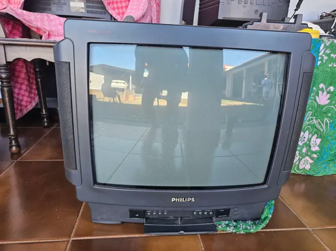 TVs de tubo de vários tamanho