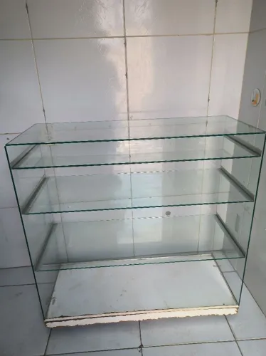 Cômoda de vidro 