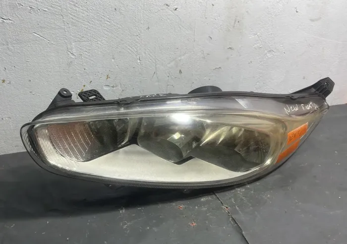 Farol New Fiesta 2016 lado esquerdo