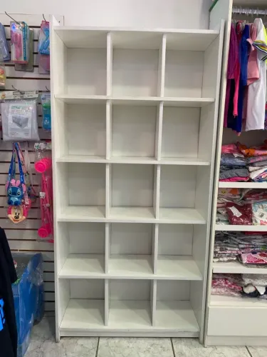 Armário Colmeia para loja