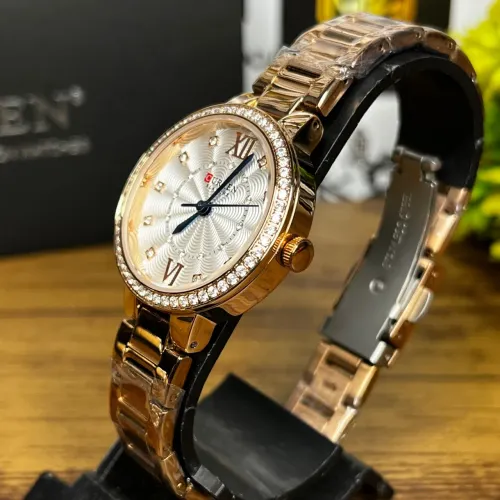 Relógio Curren Feminino Dourado Strass