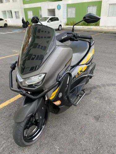 Yamaha NMax 2023, muito conservada.