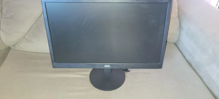 Monitor LCD AOC de 14 polegadas. Cores vibrantes e imagens nítidas para você!
