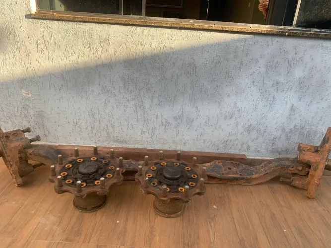 Vendo eixo dianteiro com os cubo Mercedes 1938s 
