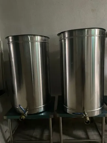 Tanques de aço inox com torneira 220 litros