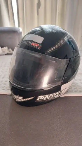 Capacete fechado usado