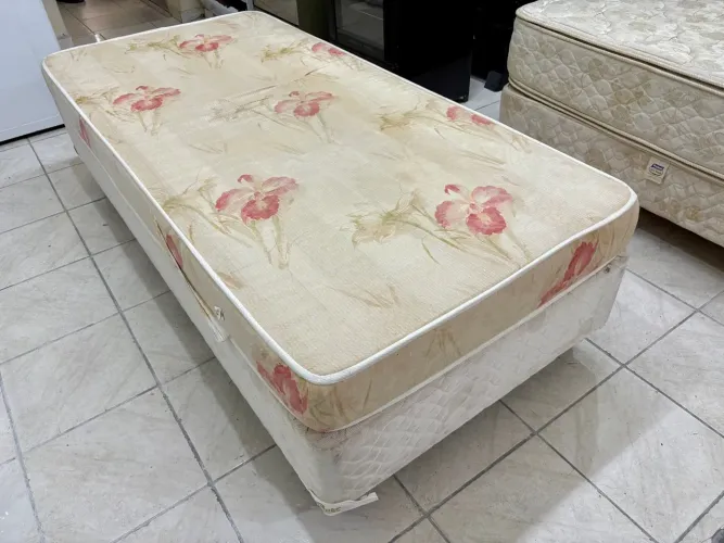 Cama box de solteiro , cama de solteiro