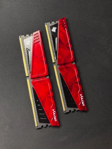 2 Memórias ram 8gb DDR4 3200mhz