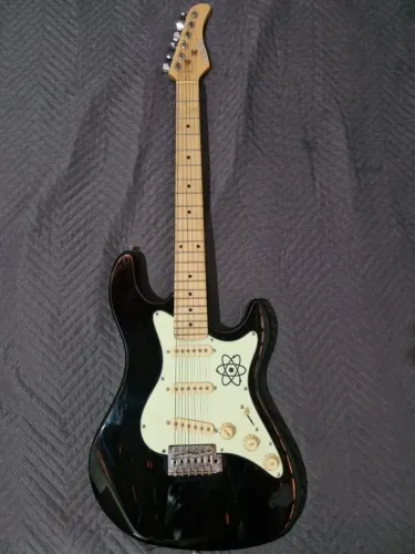 Guitarra Stratocaster Strinberg STS100 Black