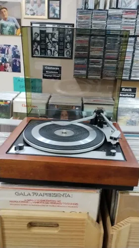 Toca-Discos Vintage em Perfeito Estado - Colecionador