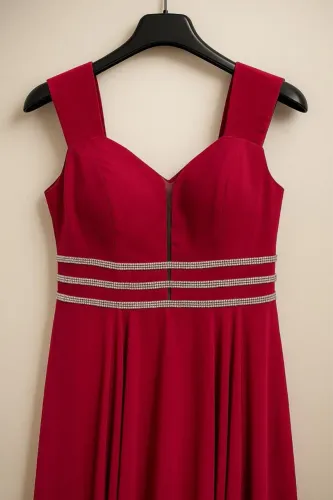 Vestido de festa longo rosa.