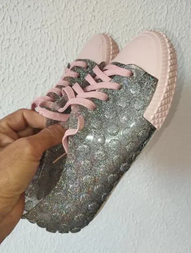 Tênis Glitter Prata Melissa com Detalhes Rosa