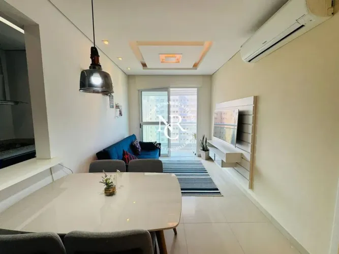 Apartamento á venda com vista para o mar e 1 suíte em Santos-SP