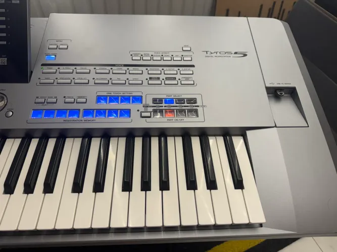 Yamaha tyros5 76