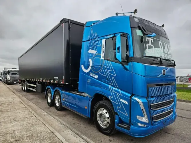 Volvo FH 460 6x2 Globetrotter Teto Alto Automático 0km Ano 25 + Sider Facchini Ano 2026 0k