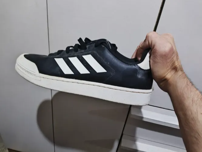 Tênis Adidas masculino número 41<br>Dividimos em até 12x nos cartões 