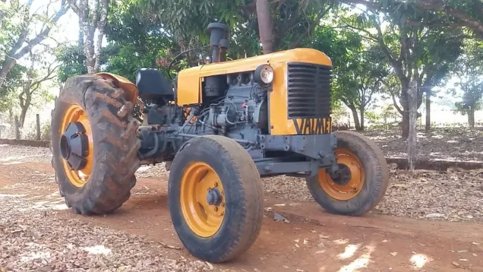 Vendo/Troco Trator Valmet 360
