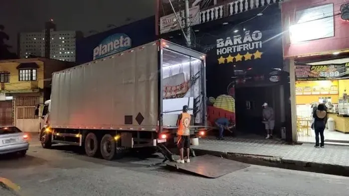 Frete e mudanças, caminhão truck baú plataforma para todo Brasil.