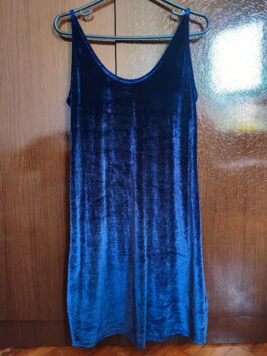 Vestido azul marinho de veludo 
