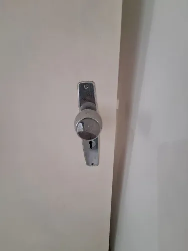 Porta de Madeira Branca (largura 70cm X altura 2.07)