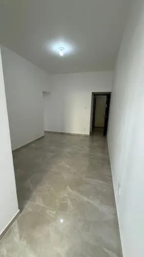 Sala dois quartos na Rua Cinco de Julho, Copacabana.