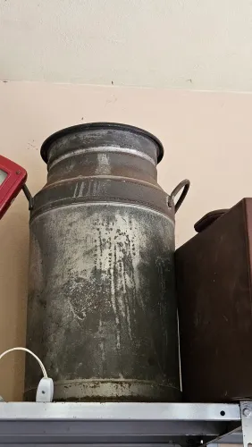 Latão de leite antigo