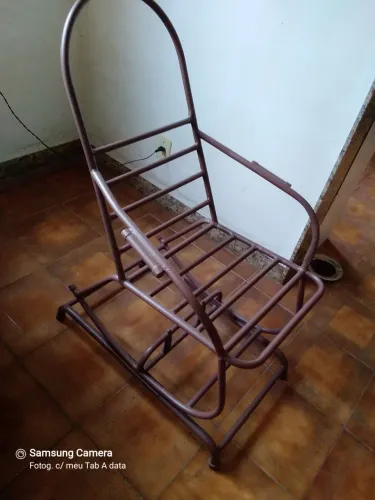 Cadeira de balanço em ferro e mola 