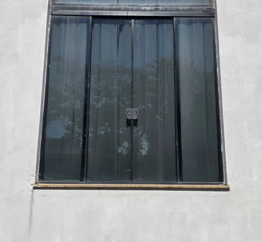 Vende-se 6 Janelas na Esquadria