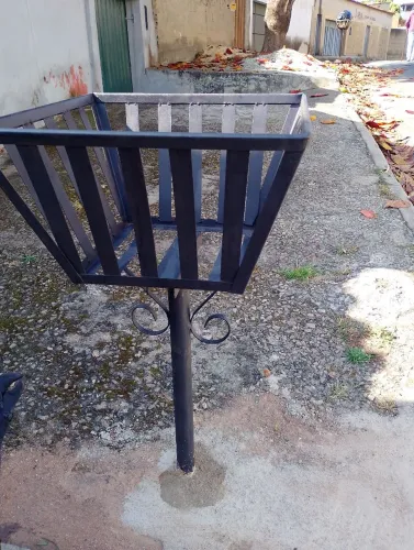 Lixeira para calçada