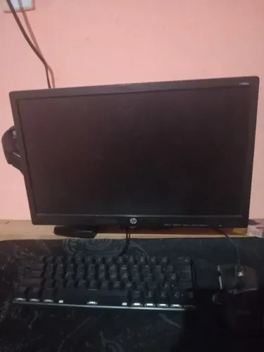 Pc gamer completo, acompanha teclado mecânico, braço articulado, mouse e cabos