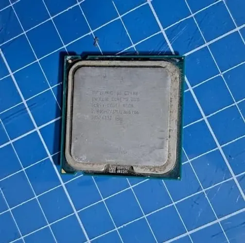 Processsador Intel Core 2 Duo E7400.