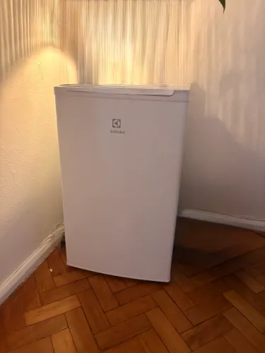 Frigobar Electrolux 122L