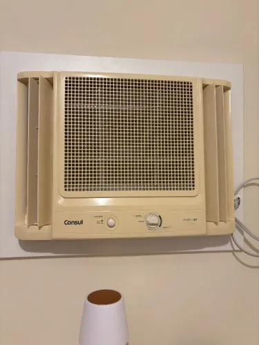 Ar condicionado 7000 bitus em bom estado$700,00