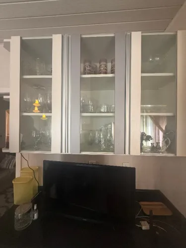 Armário aéreo cozinha 3 portas cristaleira