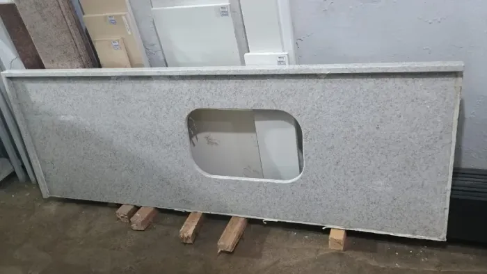 Bancada de mármore Branco Itaúnas de pia de cozinha 