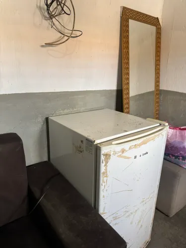 Frigobar ótimo estado e espaçoso