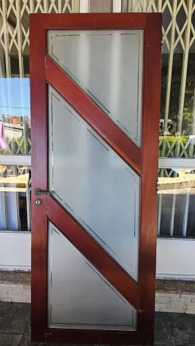 Porta madeira maciça vidro jateado