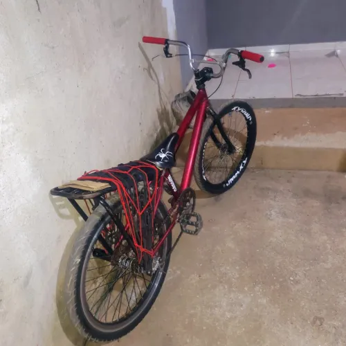 Vendo bike bem montada so com eixo folgado