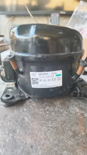 Motor compressor hermético de frigobar bebedouro e freezer pequena novo.