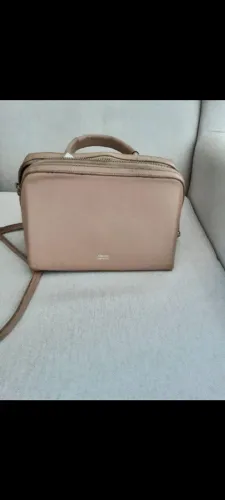 Bolsa Arezzo com pequenas marcas