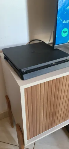PlayStation 4 Slim