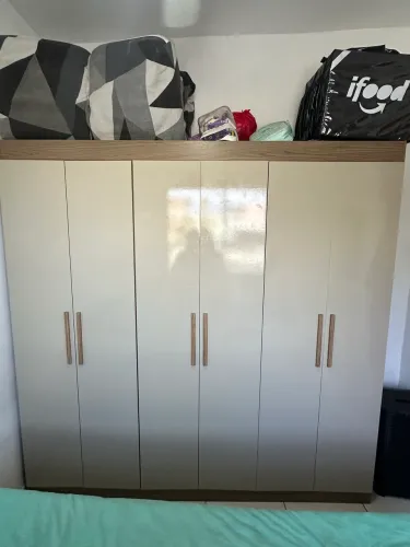 Guarda roupa 6 portas 