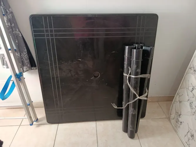 Mesa de plástico desmontável