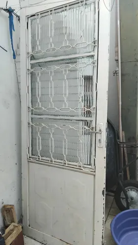 Vende-se porta de sala