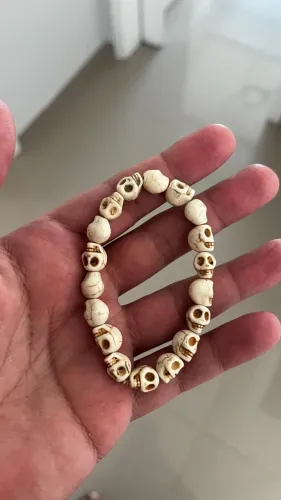 Pulseira de Caveiras Tailândia - Pedra Howlita/Osso (Exclusiva)