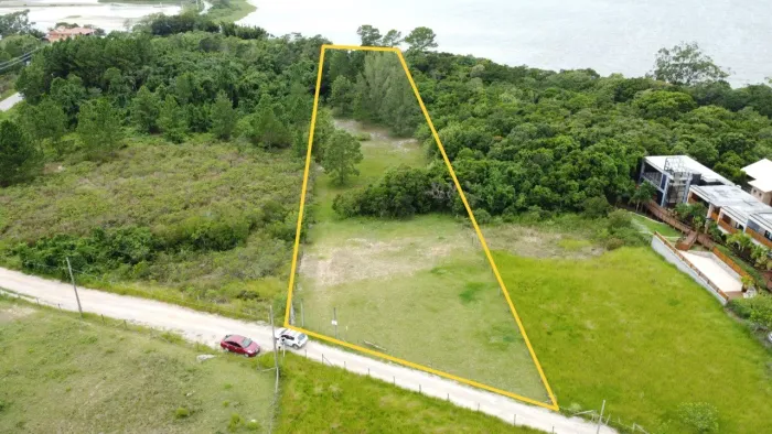 Terreno à venda em Imbituba-SC, 4.330,65 m² de área! As margens da lagoa de ibiraquera, Pr