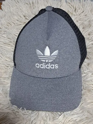 boné trucker da Adidas