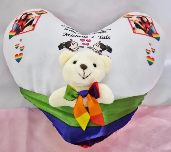 Almofada Coração C/ Ursinho Dia dos Namorados LGBT