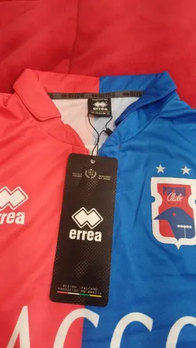 Camisa Paraná Clube 2015 na etiqueta.