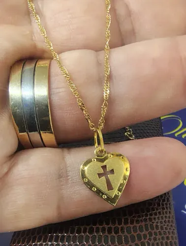Gargantilha Com Coração Cruz Ouro 18 Kilates Cordão Peso 1.70 Gramas 45 Cm Fio 0.5 mm